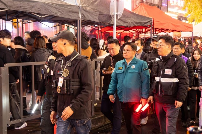 연말 인파 걱정 끝…마포구, 레드로드 특별 안전관리 가동