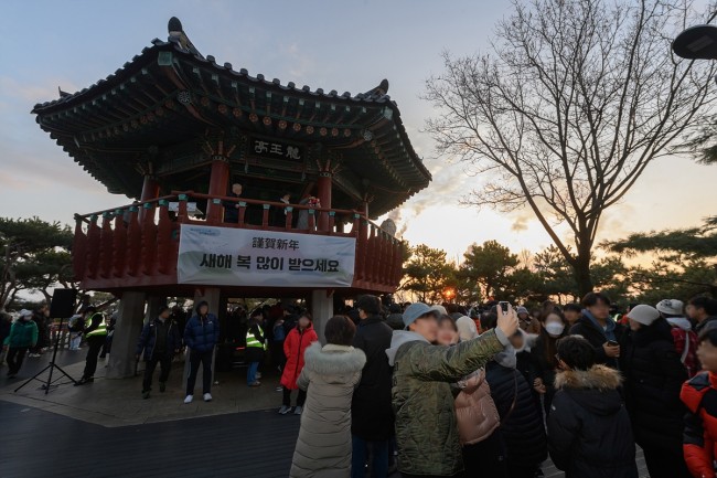 양천구, 해맞이 명소 '용왕산'에서 붉은 말의 기운 받아 가세요