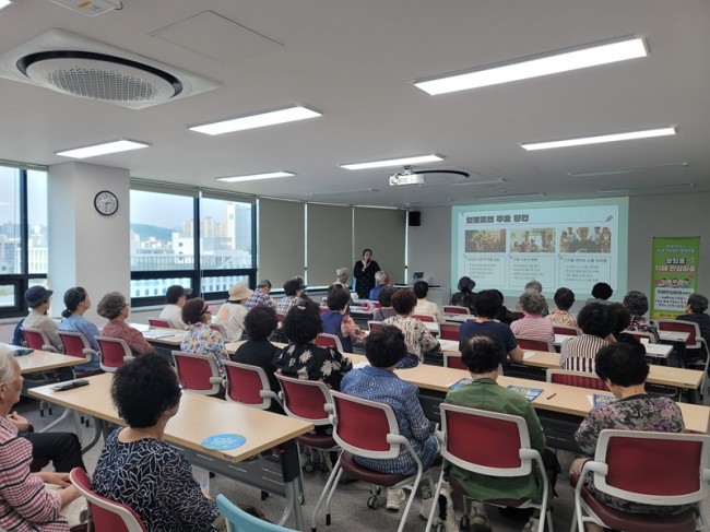 군포시, 소득기준 폐지로 모든 치매환자 치료비 지원
