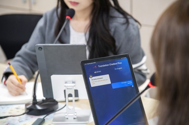용산구, '찾아가는 인공지능(AI) 다국어 동시통역 서비스' 시범 운영