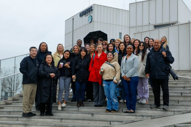 김포시 애기봉, 외국인 발길 이어진다…미군 장병 가족들 방문