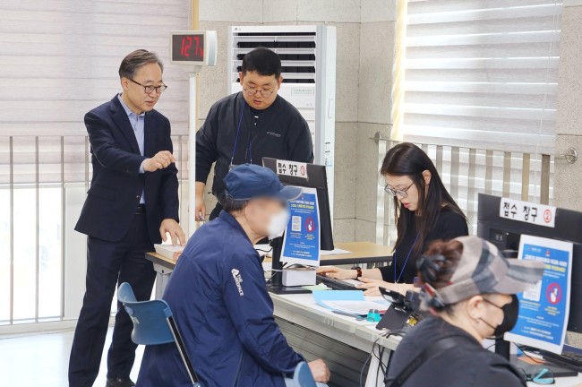 금천구, 고유가 피해지원금 지급 첫날 구청장·국장급 간부 현장 집중점검