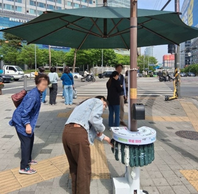 서초구, 서리풀양산 스마트 대여 서비스 확대…폭염종합대책 본격 가동