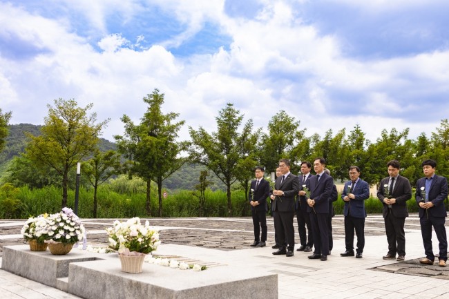 정장선 평택시장, 노무현 전 대통령 묘역 참배