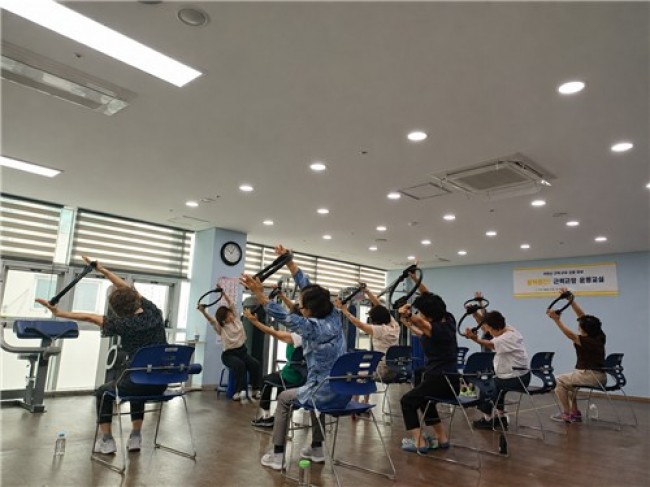 부평구, 활력충전 근력·균형 운동교실 수료…튼튼머니 사업 첫 연계